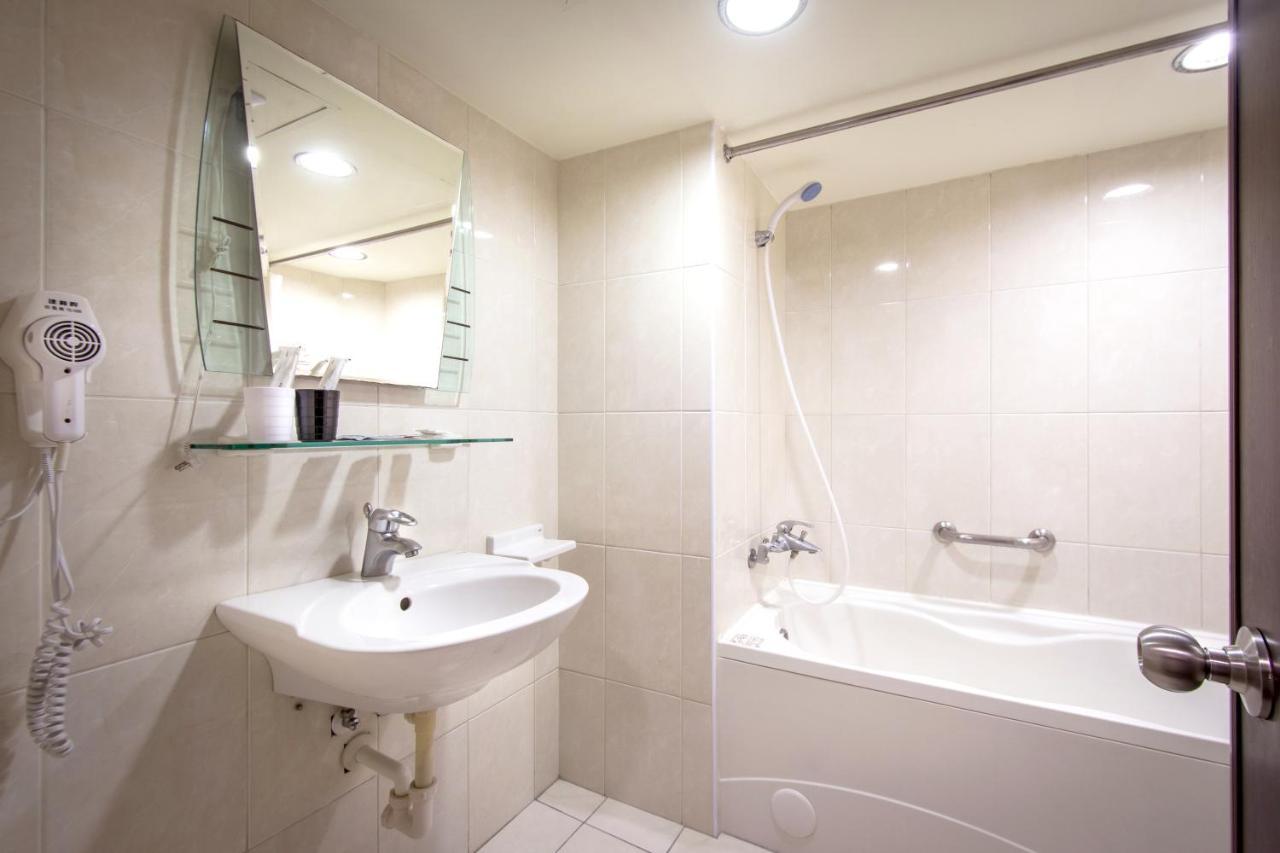 New World Hotel Тайбей Екстер'єр фото