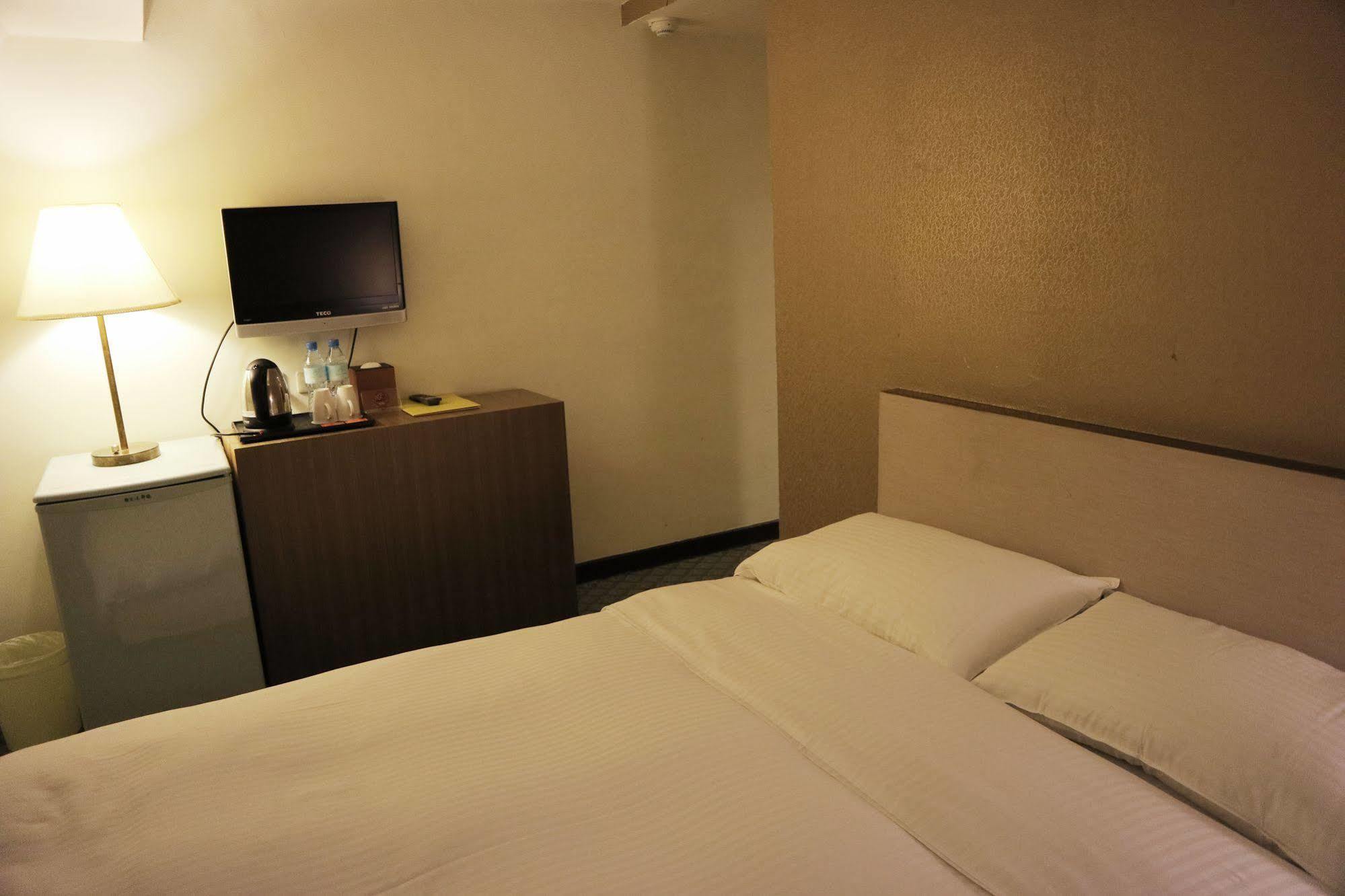 New World Hotel Тайбей Екстер'єр фото